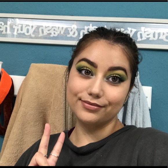 Meet the Posher Other - Meet your Posher, Cynthia